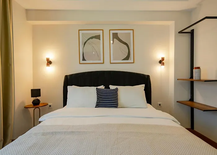 3-bedroom 2-bathroom Duplex With Elevator アパート *