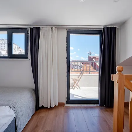 Апартаменты 3-bedroom 2-bathroom Duplex With Elevator *