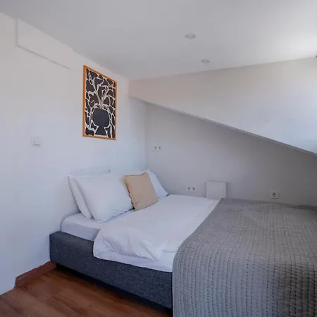 3-bedroom 2-bathroom Duplex With Elevator *