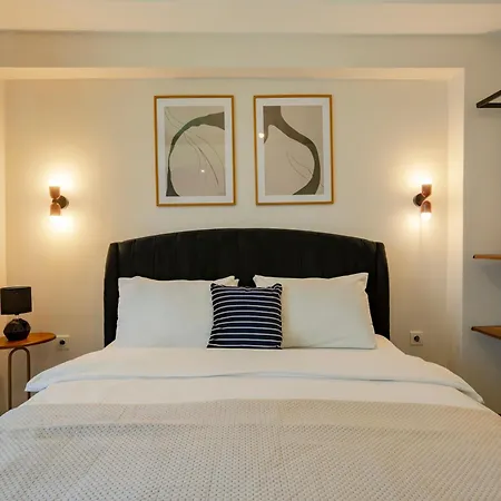 3-bedroom 2-bathroom Duplex With Elevator 公寓 *